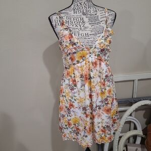 NWT‎ Trixxi ruffled mini dress juniors SZ Lg. Floral strappy, vacation babydoll